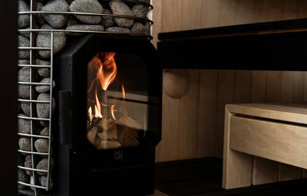 A knowledgeable consultant helping a family choose the perfect heating stove