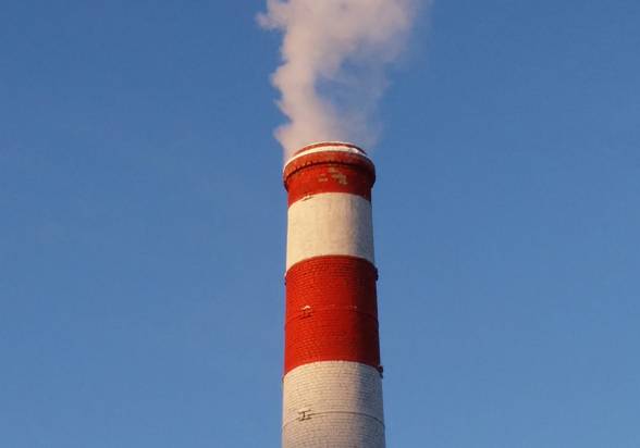 coal stove safety||ash disposal||chimney sweep||coal bin#|#Diagram showing coal stove, ash disposal bin, chimney sweep, and clearances#|#coal-stove-safety-diagram.jpg