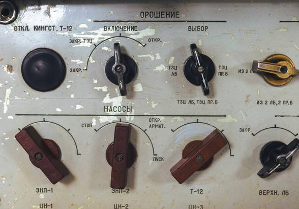 electric stove safety||tip over protection||overheat shutoff#|#Diagram of electric stove with tip-over switch and overheat protection labeled#|#electric-stove-safety-diagram.jpg